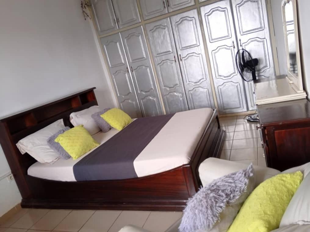 Appart Meuble Le Dakota Yaoundé Екстериор снимка