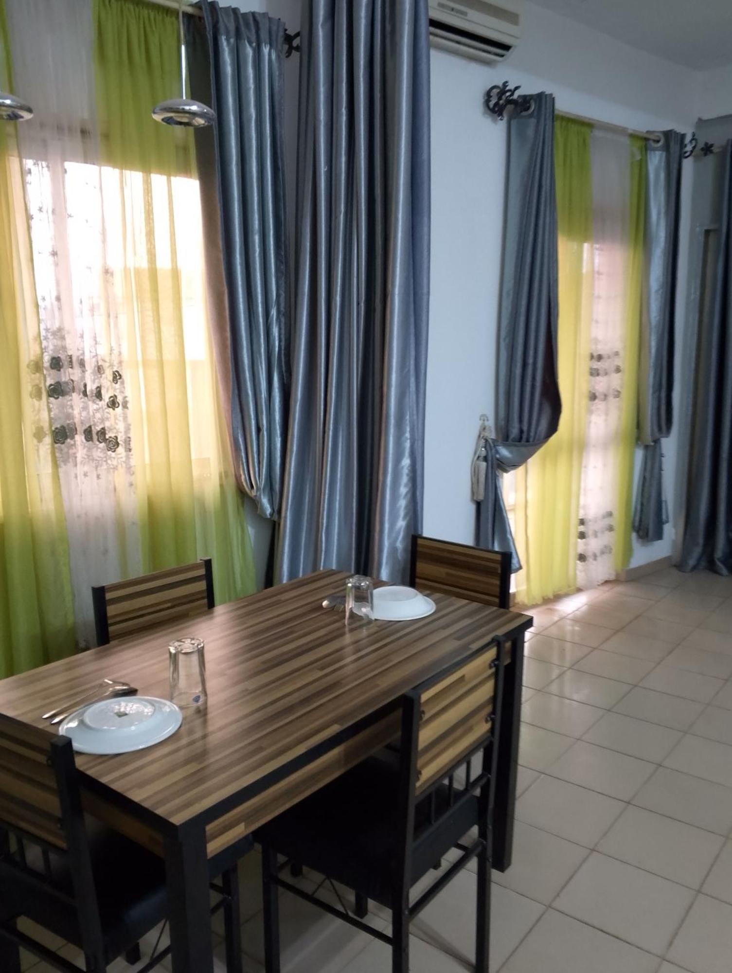 Appart Meuble Le Dakota Yaoundé Екстериор снимка